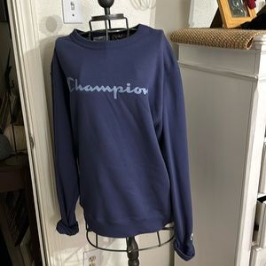 It’s a medium champion sweatshirt. Excellent condition. Wore once.